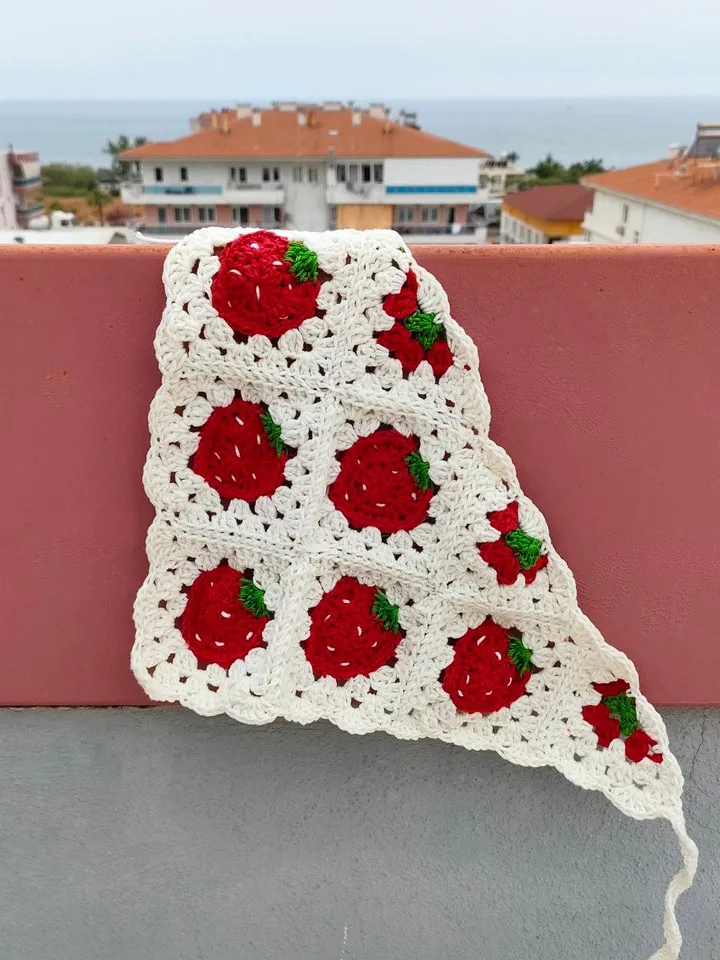 Crochet bandana, strawberry bandana crochet, easy crochet bandana, strawberry bandana, beginner pattern PDF