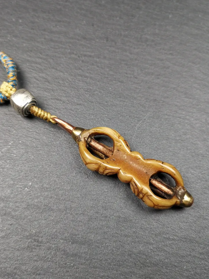 Gandhanra Old Tibetan Kapala Leg Bone Vajra Amulet | Blessed Dorje Pendant | Hand-Carved Tibetan Artifact | 41mm × 17mm