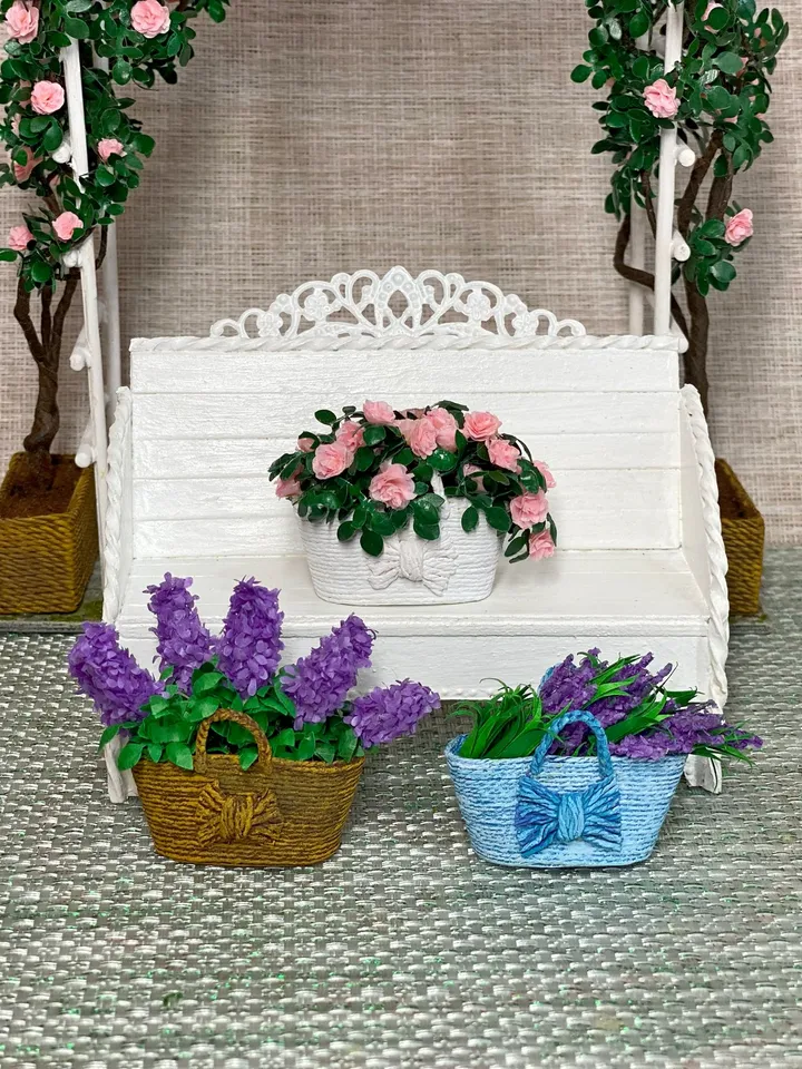 Baskets with flowers for the dollhouse. 1:12.