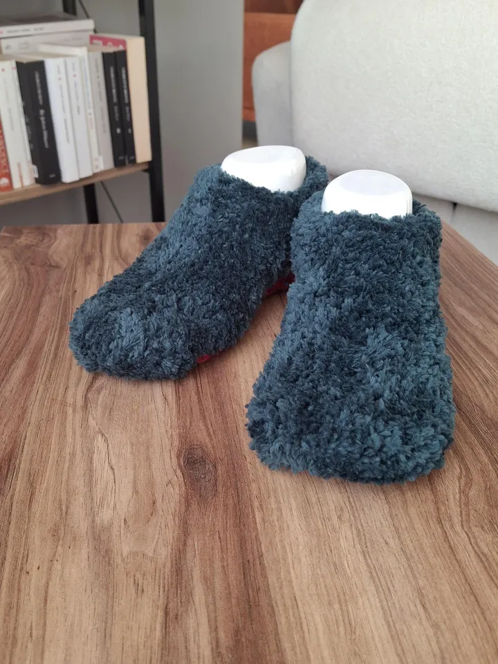 WOOL SLIPPERS. Hand knitted slipper socks. Home slippers. Adult Slipper , Women Knit Slippers , Brown Warm Slipper Socks