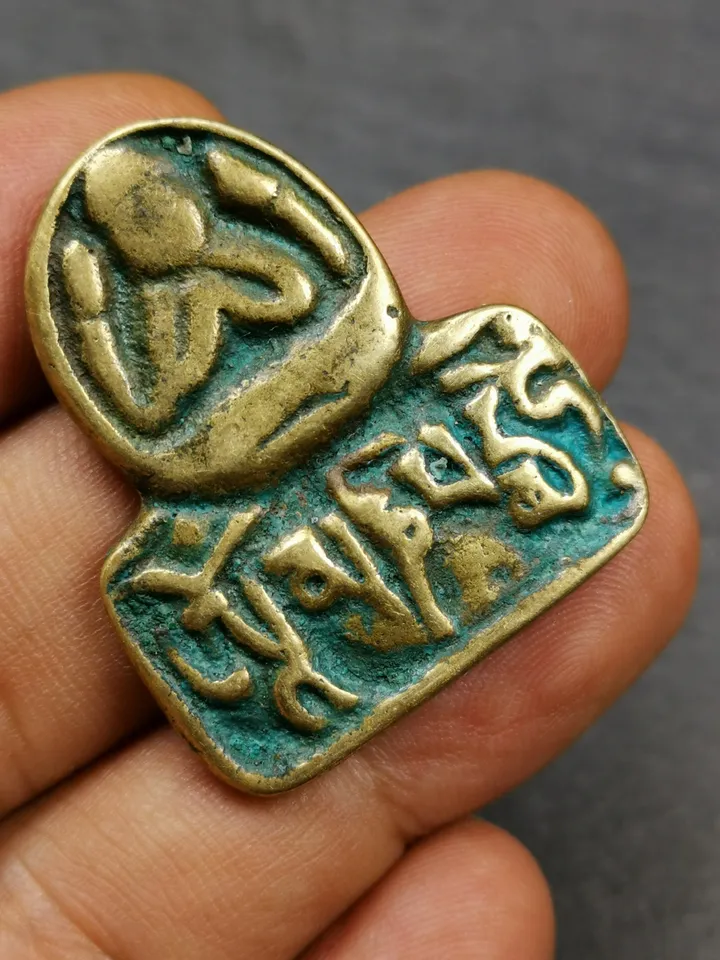 Gandhanra Antique Tibetan Buddhist Amulet,Chenrezig Pendant Badge with Mantra Om Mani Padme Hum,30 Years Old