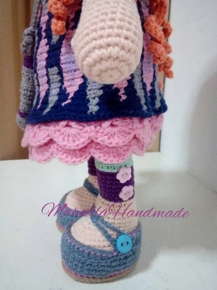 Jemma Doll β 33 cm Crochet Amigurumi with Hat β Articulated Handmade Doll β Tapestry Dress β Collectible Gift for Girls & Adults