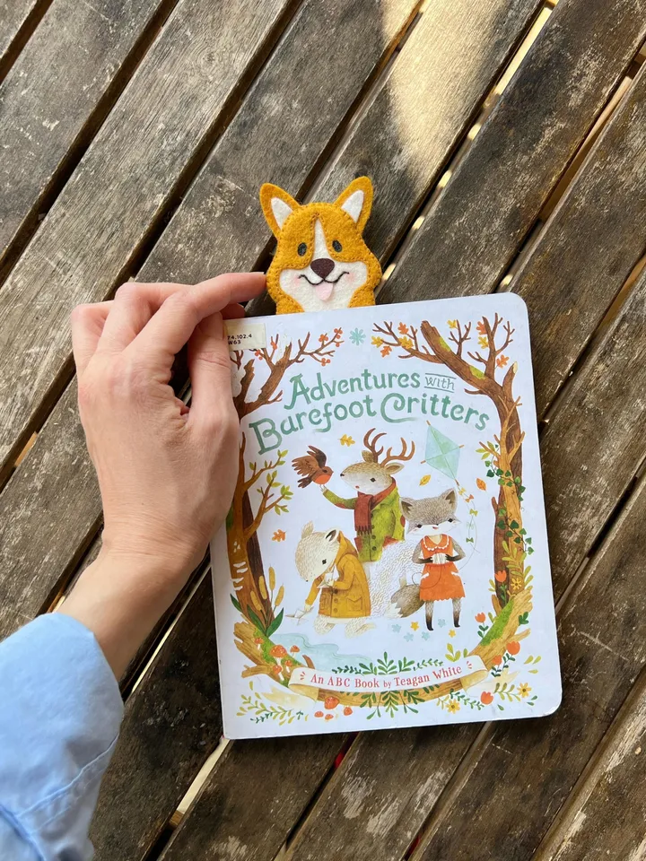 Felt long corgi bookmark hand sewing PDF tutorial with patterns. DIY dog bookmark. Book and pets lover gift. Felt school supplies