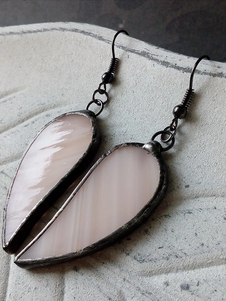 Pink wavy earring, glass earrings, simple stained glass, petals earrings, kawaii earrings, Dangle earrings