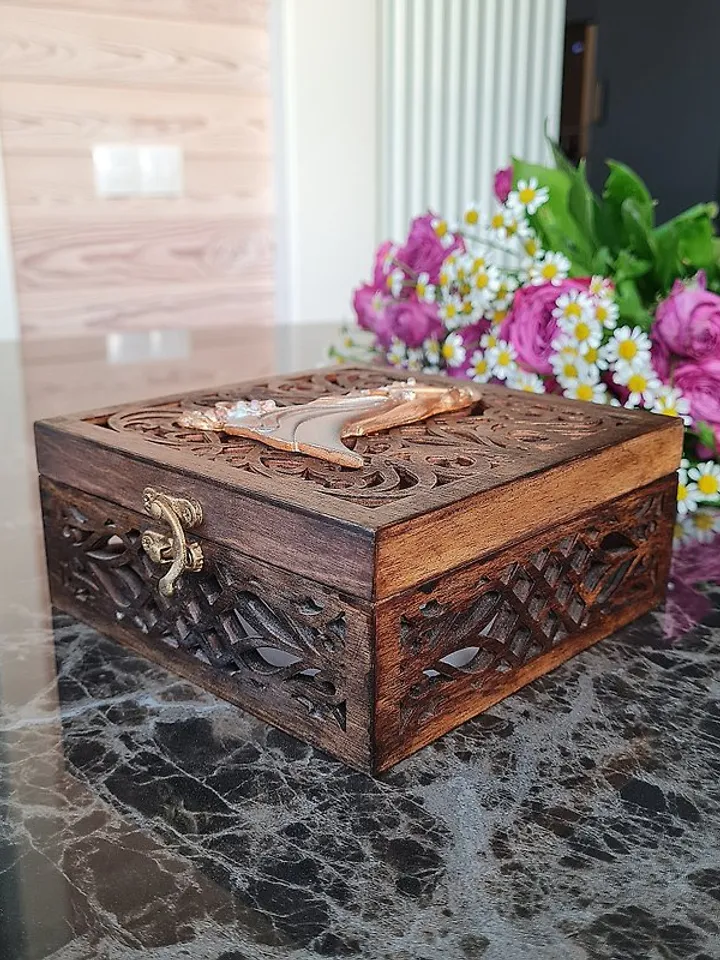 Wooden jewelry box Bride and groom figurines Unique jewelry box Handmade box 珠寶盒