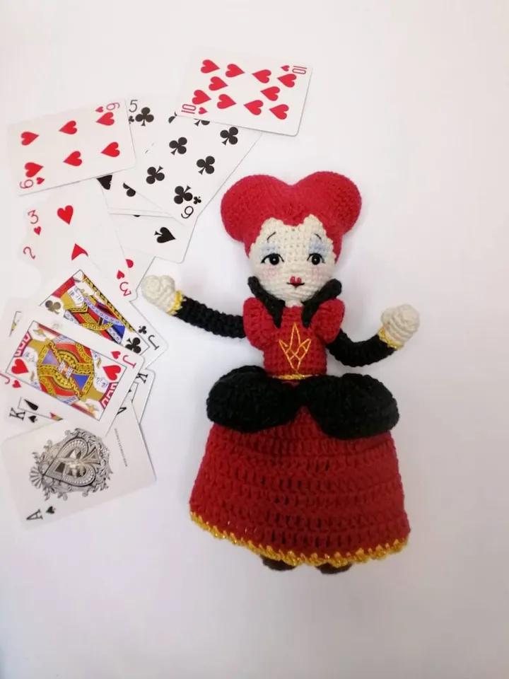 PDF Crochet Red Queen of Hearts Pattern doll, Alice in Wonderland, Red Queen Amigurumi , Pattern Crocheted doll with hair, Amigurumi doll