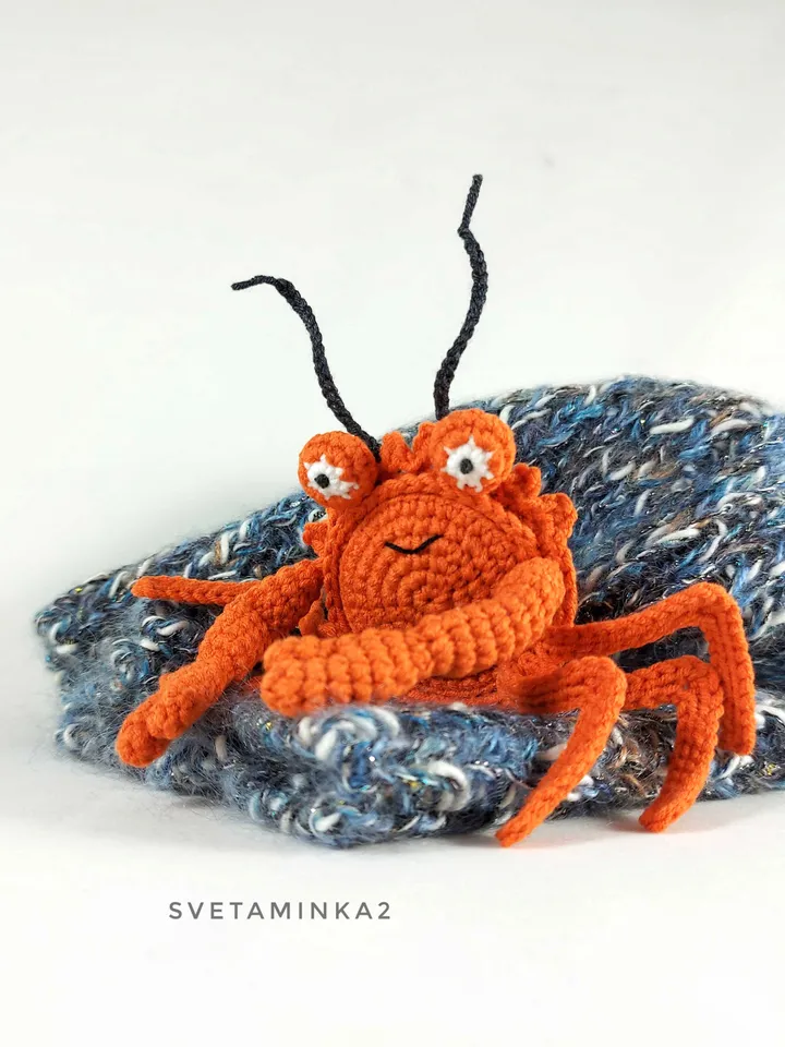 Crochet Crab Pattern Amigurumi Stuffed Toy. Digital Download. PDF.
