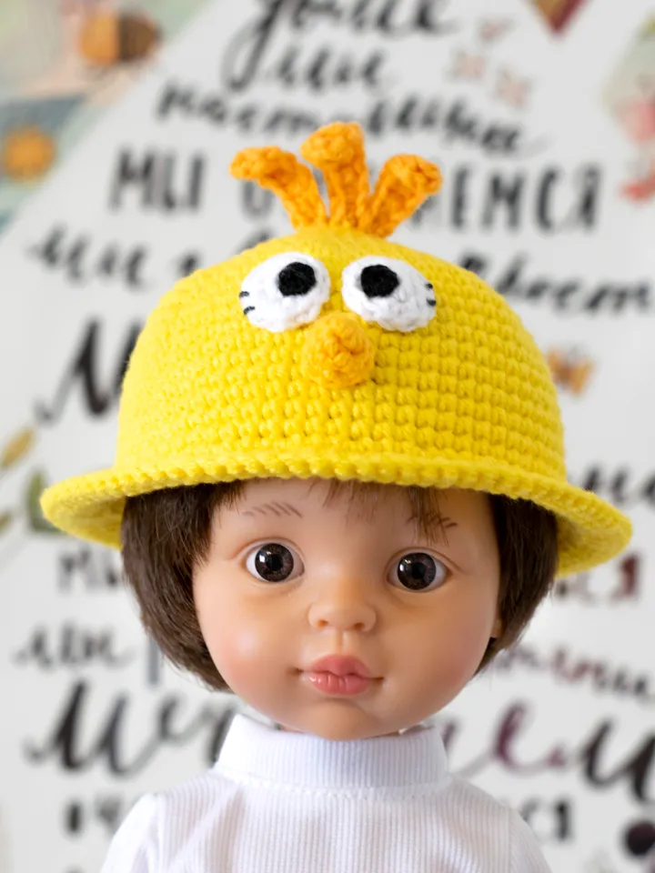 Crochet chicken hat for Paola Reina doll, Meadowdoll Dumpling, Siblies Ruby Red, Little Darling for Easter