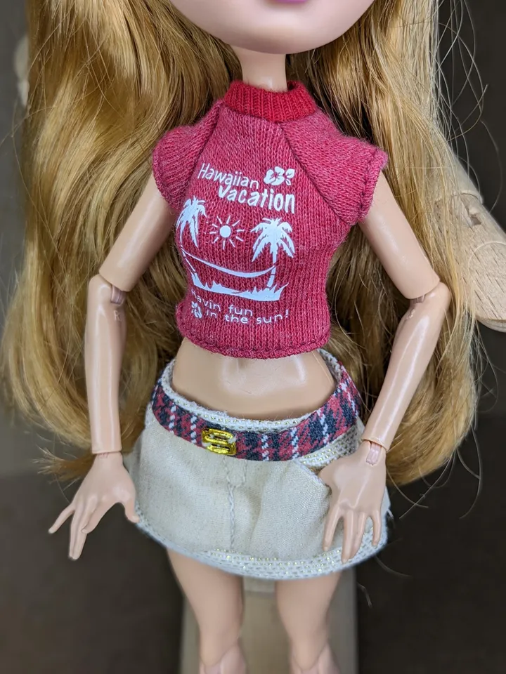Red T-shirt or skirt for 10.5-inch female dolls (MH, EAH)