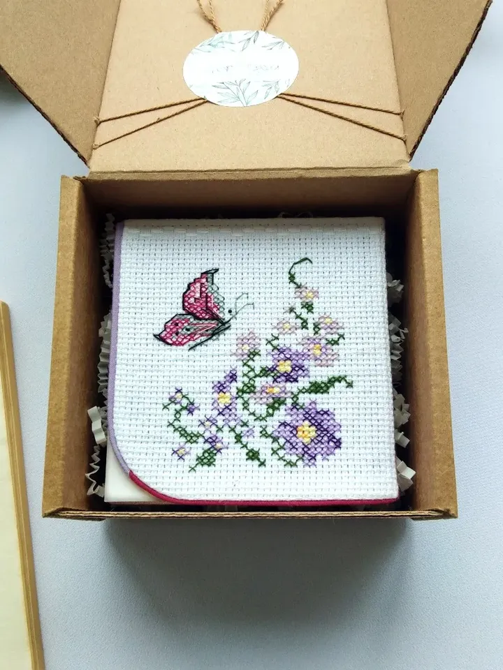 Personalized bookmark with flowers and butterfly, Hand embroidered gift for mom