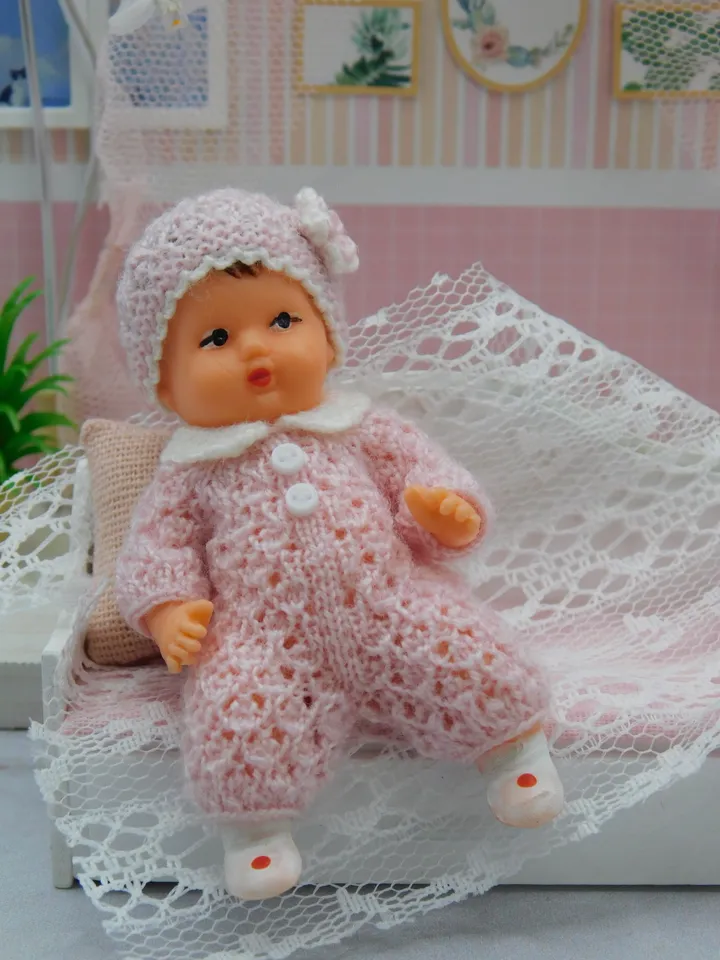 Miniature clothing set for small vintage german Ari doll