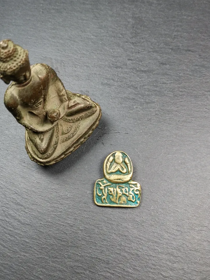 Gandhanra Antique Tibetan Buddhist Amulet,Chenrezig Pendant Badge with Mantra Om Mani Padme Hum,30 Years Old