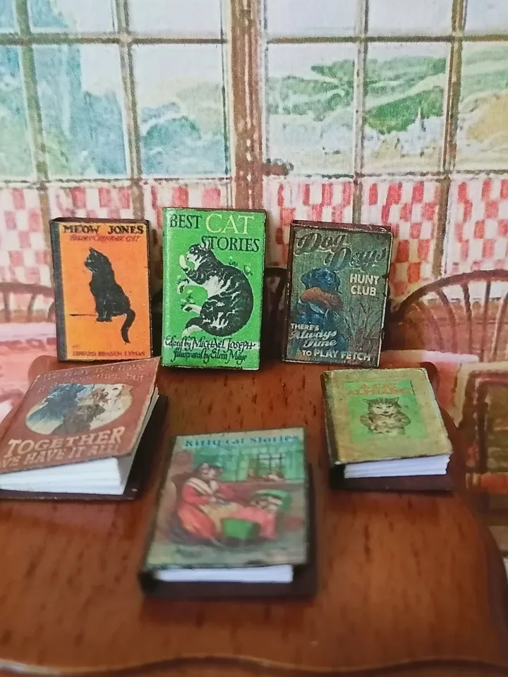 Books. A set of books. 6 items.1:12 scale.