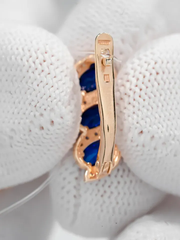 Earrings jewelry Silver gold plated 925 assay value with corundum sapphire