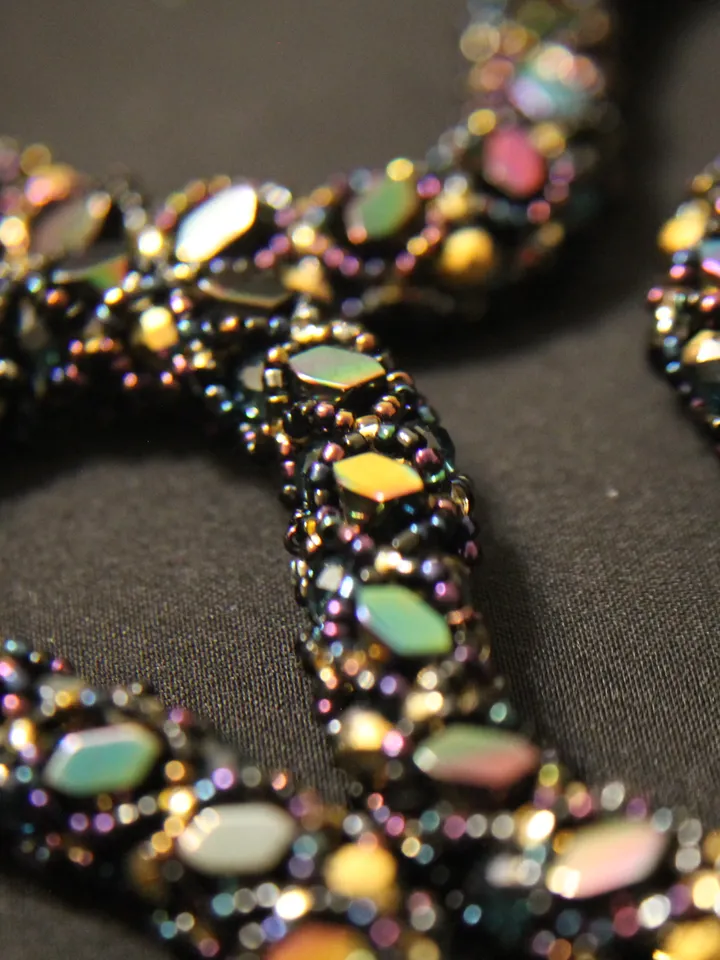 Beads necklace made of geometric hematite and emerald beads