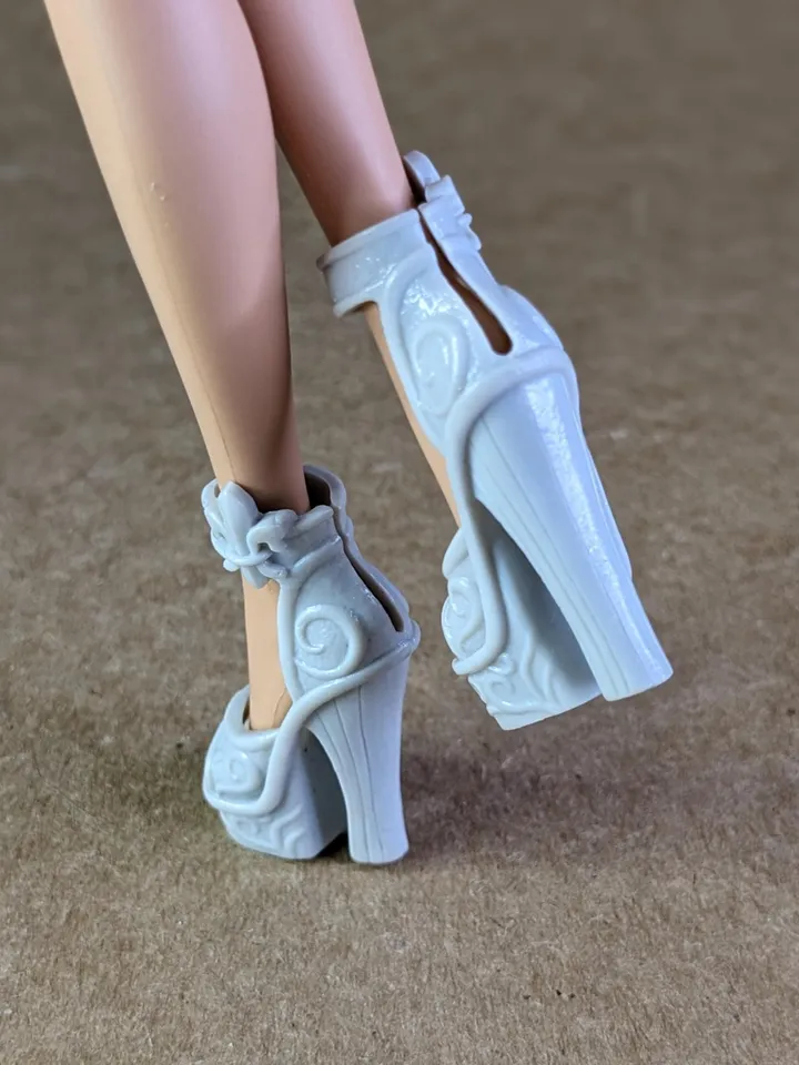Light gray sandals with high heels for 10.5 inch female dolls (MH, EAH)
