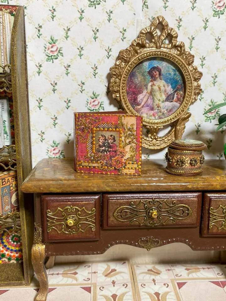 Tutorial on creating a photo album for a doll. 1:12. Dollhouse miniature.
