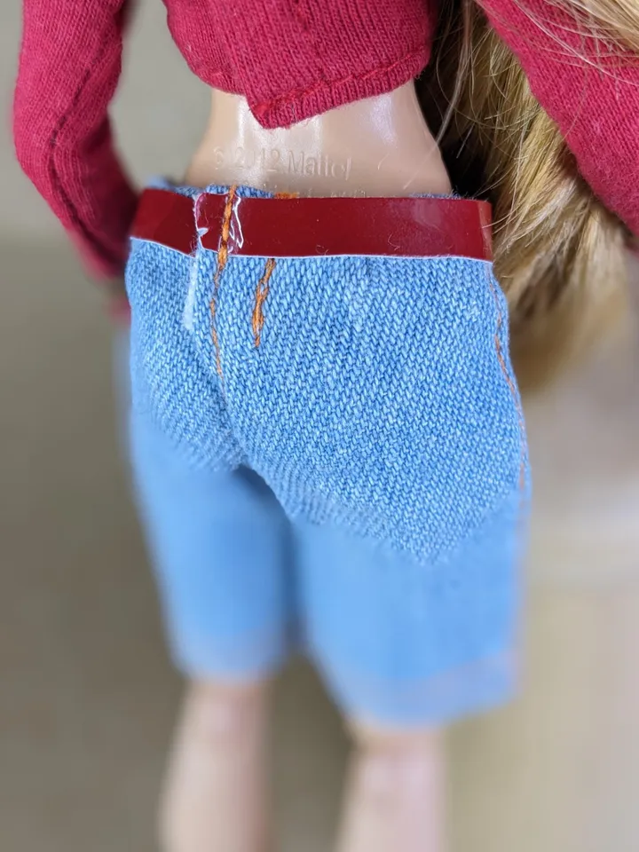 T-shirts or shorts for 10.5-inch female dolls (MH, EAH)