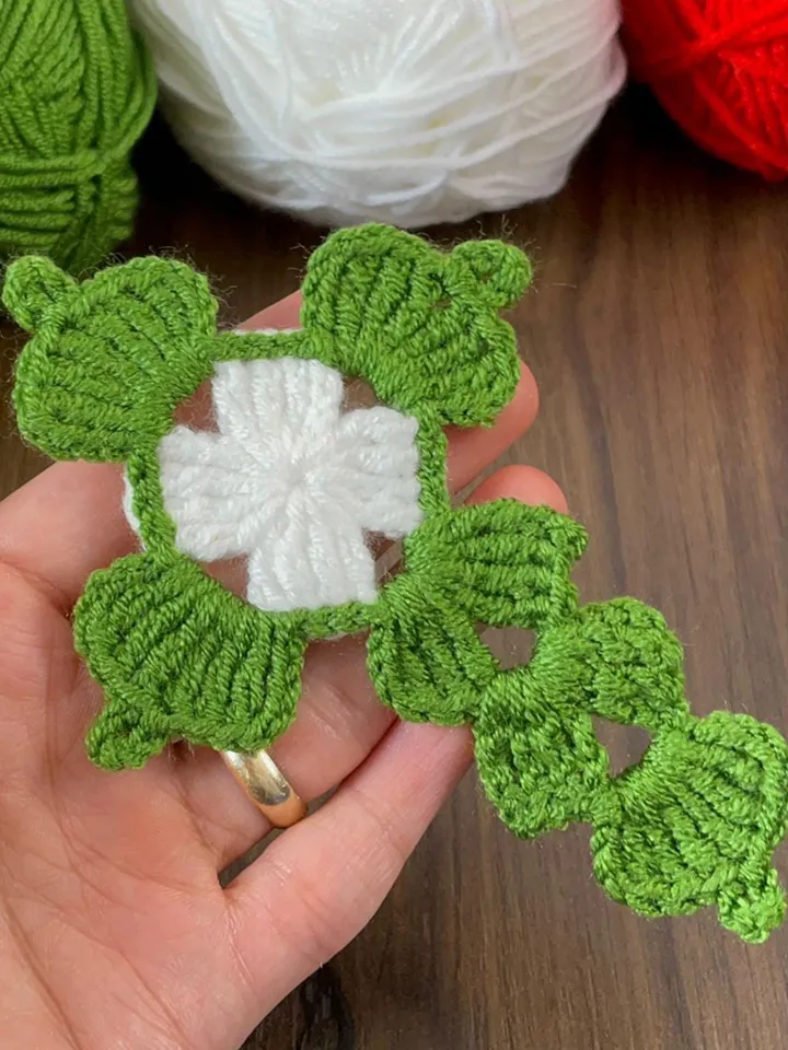 Crochet Cross with Heart Motifs PDF Pattern, Handmade Religious Decor Design, DIY Faith-Inspired Crochet Gift