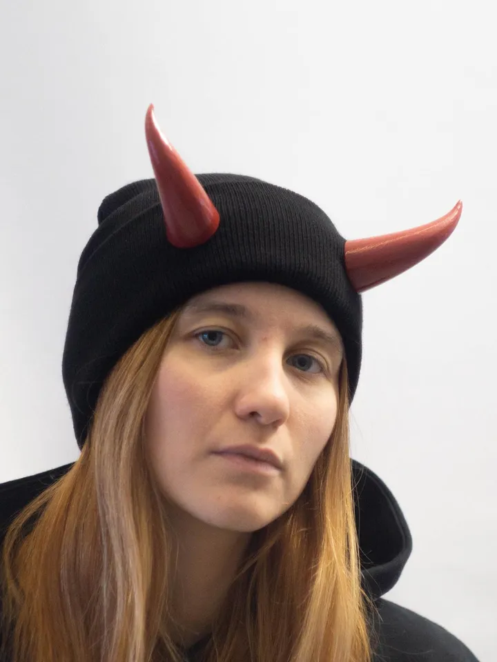 Black Beanie with red devil horns, slouchy fisherman-style beanie with bull horns for Halloween, Photoshoot, Realistic Fantasy Cosplay Horns