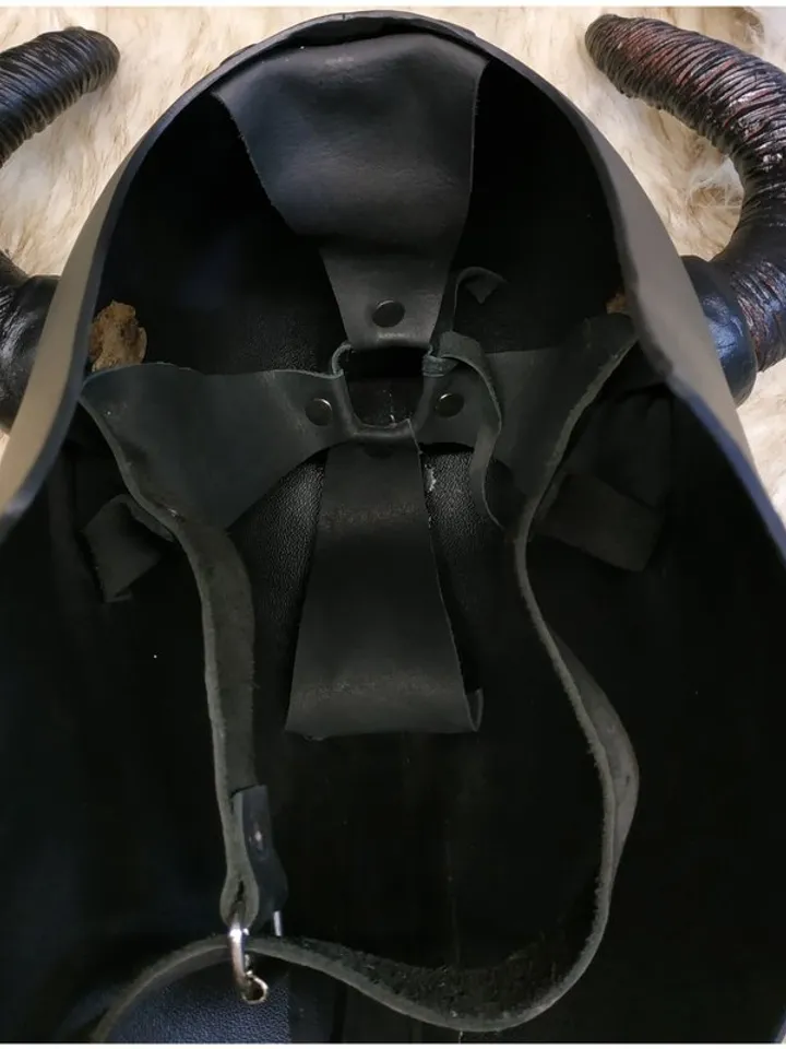 Warhammer helmet - horned helmet - warhammer cosplay - LARP - LARPJ - cosplay co