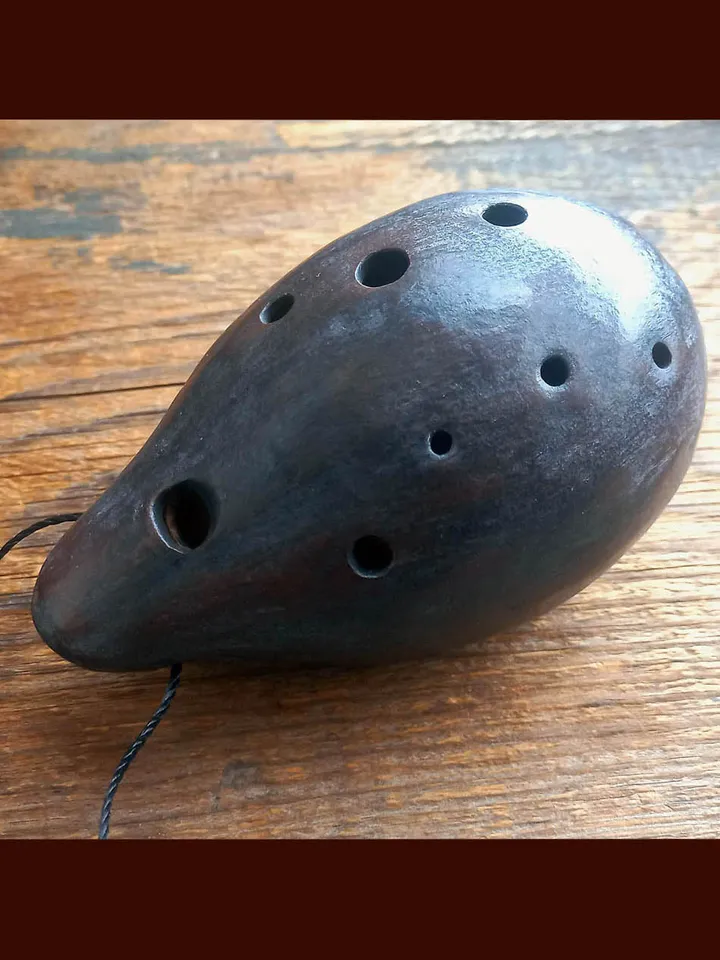 Ocarina "Wolf guard" / ceramic flute / natural major