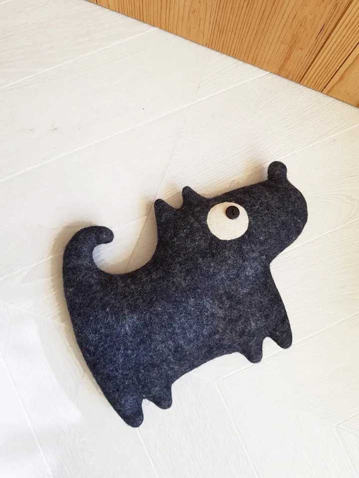 Felt Dog sewing pattern PDF, digital tutorial in english, felt doll sewing diy