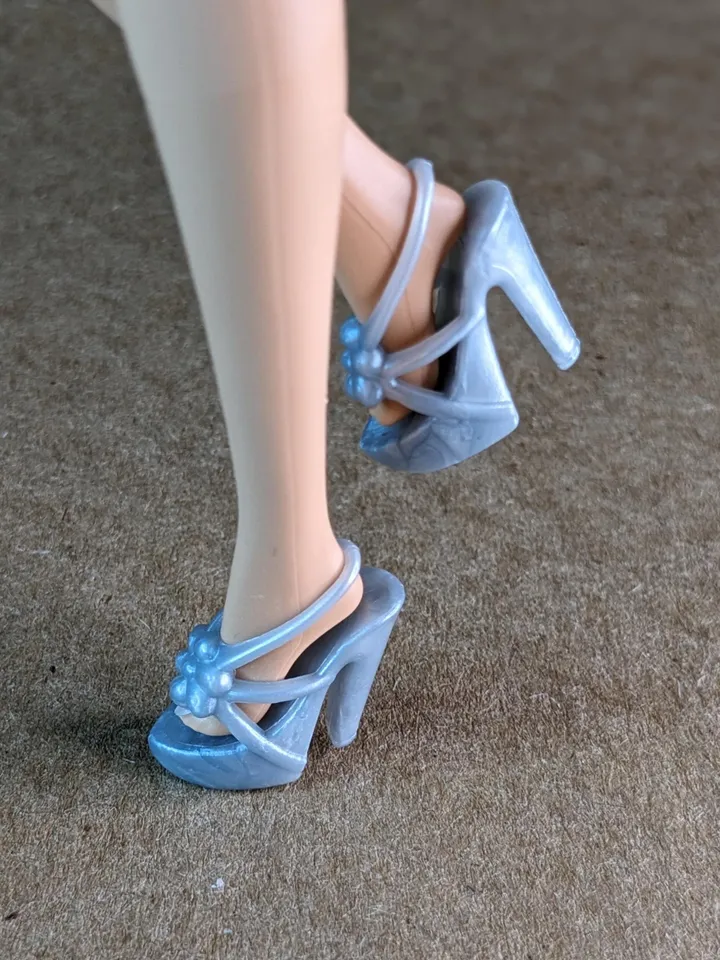 Silver heels sandals for 1/6 scale female dolls