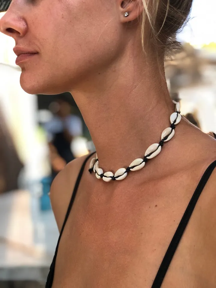 Shell choker necklace, cowrie chocker, black shell adjustable necklace choker, shell jewerly, boho jewelry, coachella style jewelry necklace