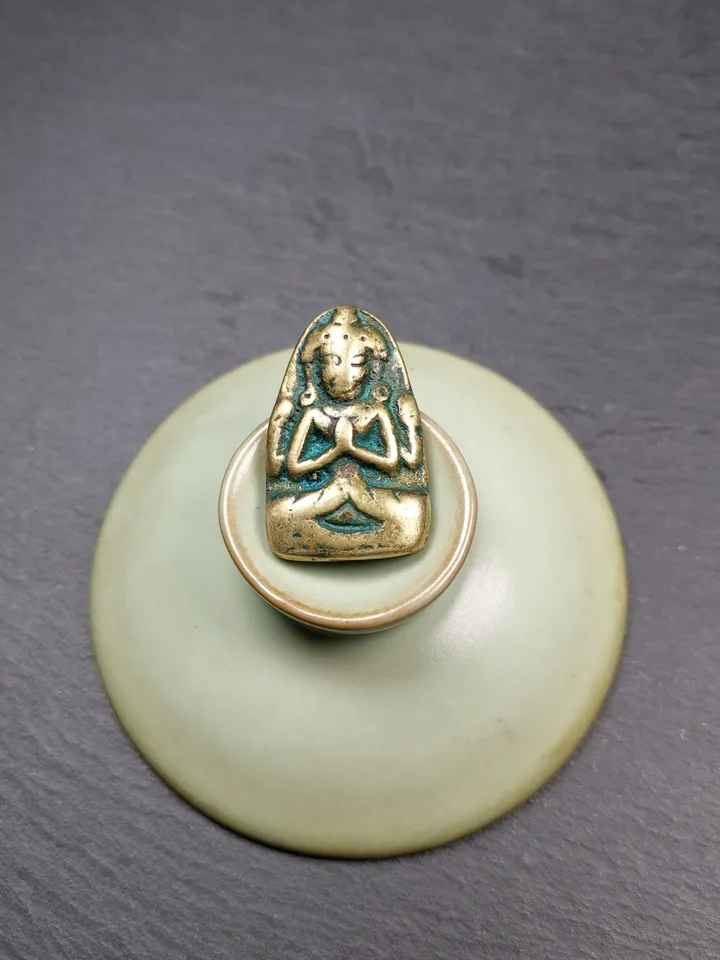 Gandhanra Antique Tibetan Buddhist Amulet, Chenrezig Pendant Badge,32 × 20mm