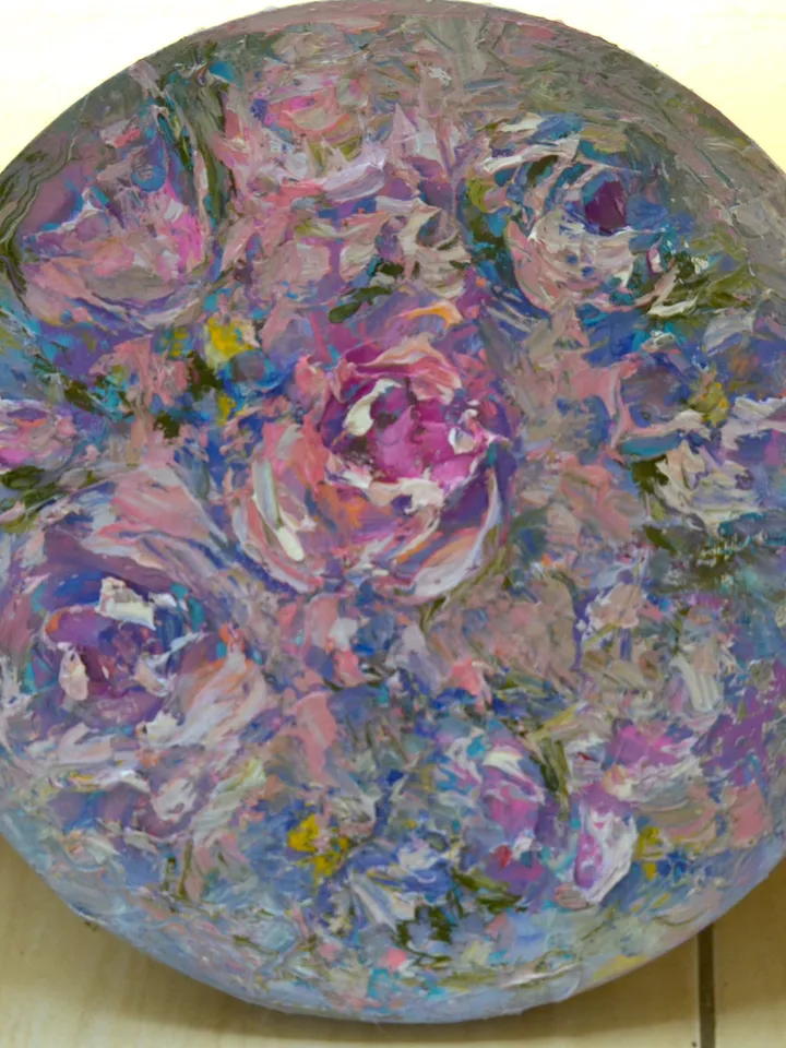 Abstract roses painting on round canvas, roses painting on canvas, impasto style impressionistic painting, unique handmade gift.