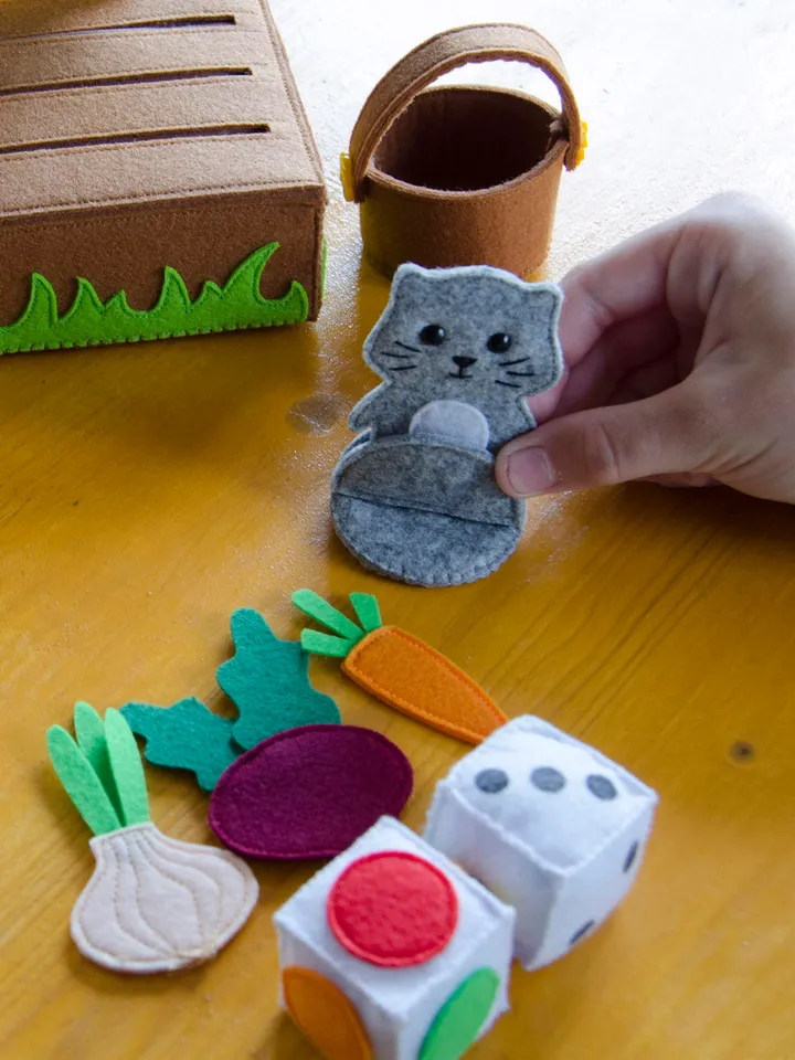 Boardgame from felt Save vegetable garden, Pattern and Tutorial, PDF, SVG