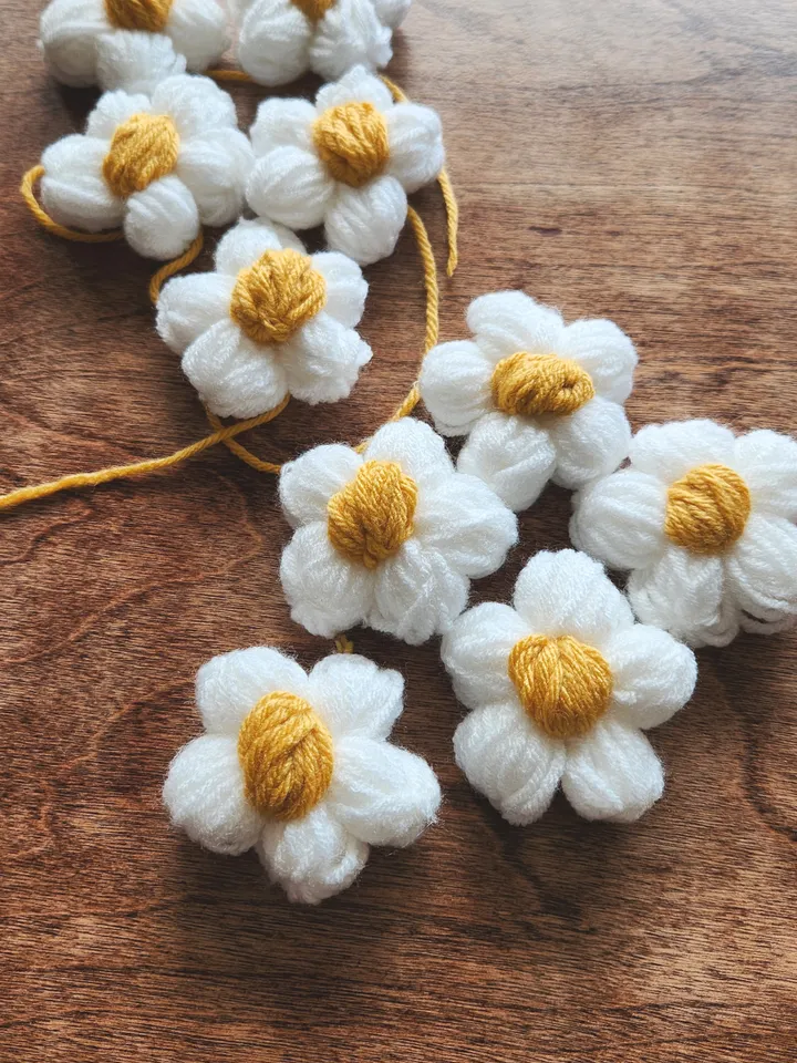 No Knit/Crochet Daisy Flowers - DIY Spring Decor & Accessories