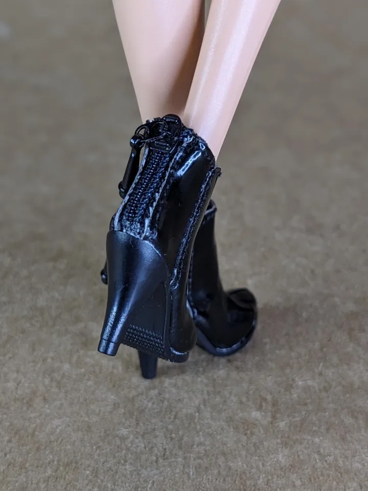 Black boots for Integrity Toys fashion female dolls (Color Infusion)