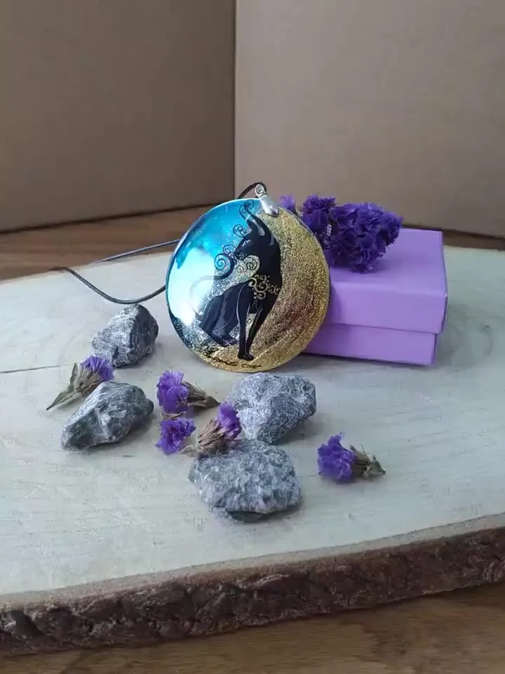 Pearl pendant necklace: Black Siamese Cat on dainty necklace • Silhouette cat pendant • Witch cat on handmade jewelry • Outstanding pendant