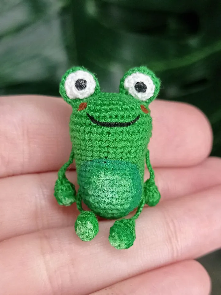 PDF crochet pattern little frog. Crochet miniature pattern. Little frog toy pattern. DIY cute toy. Pattern amigurumi