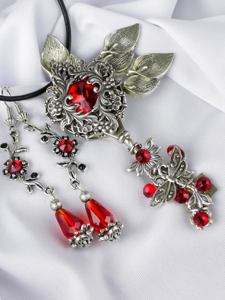 Red Swarovski Gothic Jewelry Set - Vintage Fantasy Necklace & Earrings