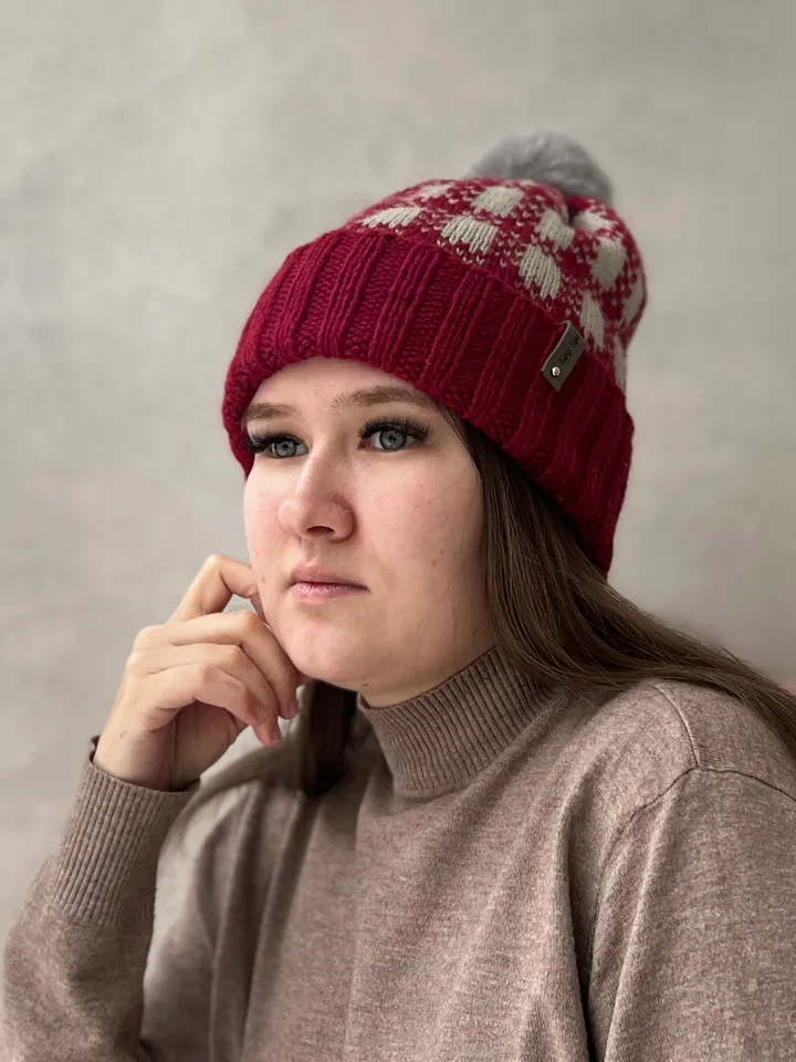 Warm pompom hat