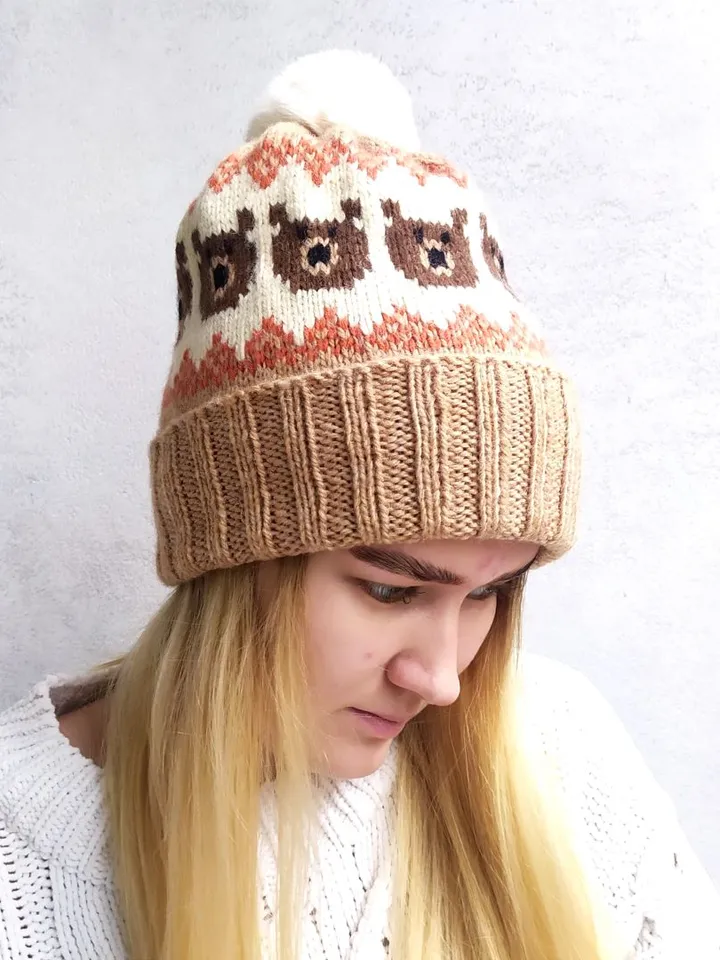 Warm pompom hat