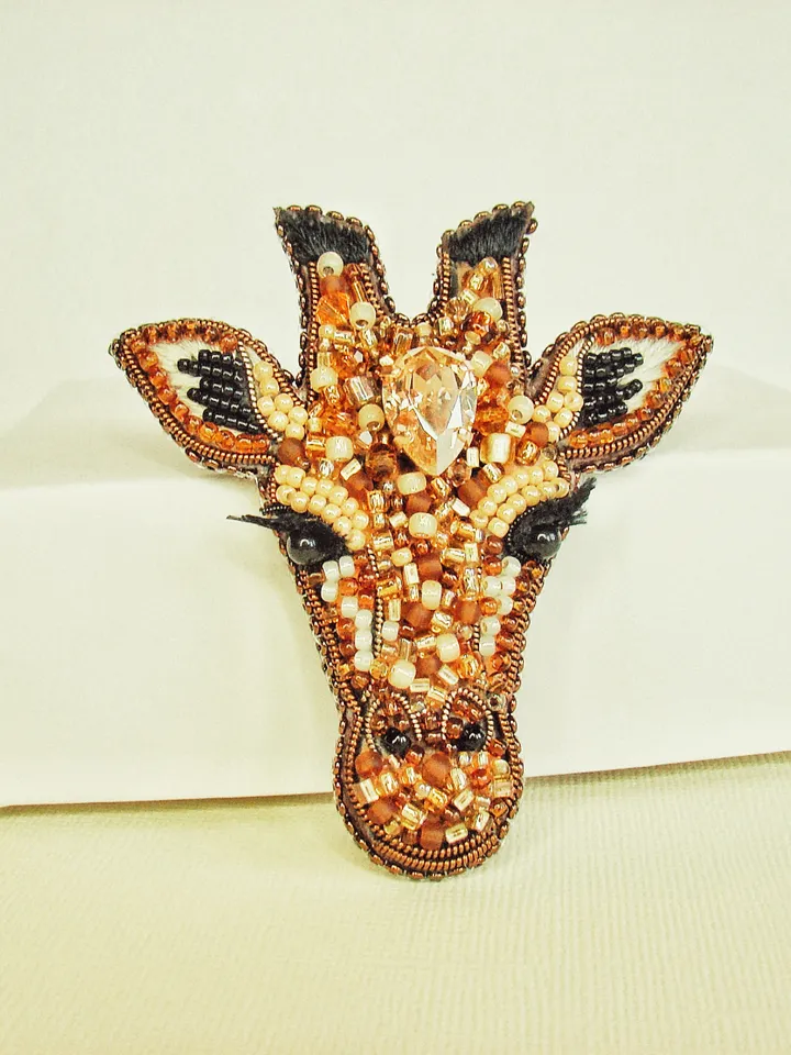 Brooch Giraffe, beaded brooch, embroidered brooch, handmade design, custom brooch, animal brooch