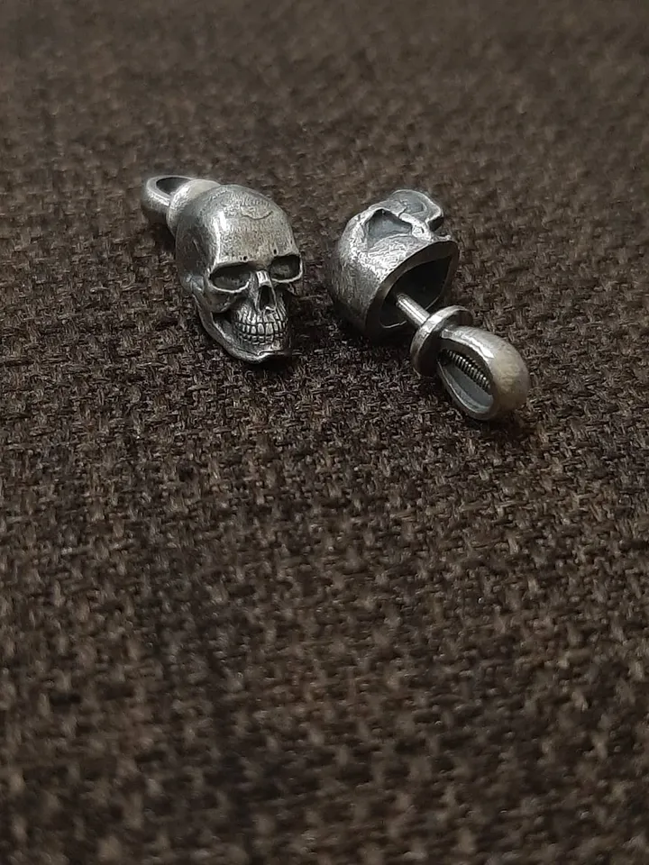 Stud Earrings Skulls.
Silver Skulls