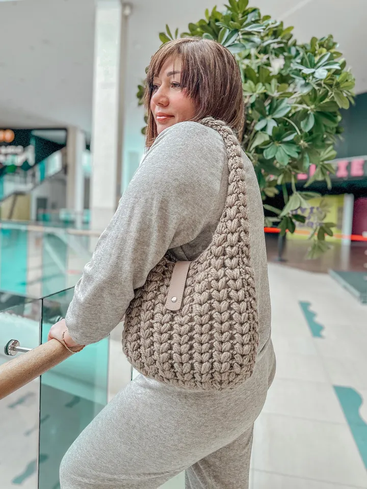 Crochet pattern cozy shoulder bag PDF digital instant download and video tutorial, winter wool handbag, eco friendly purse, warm women tote