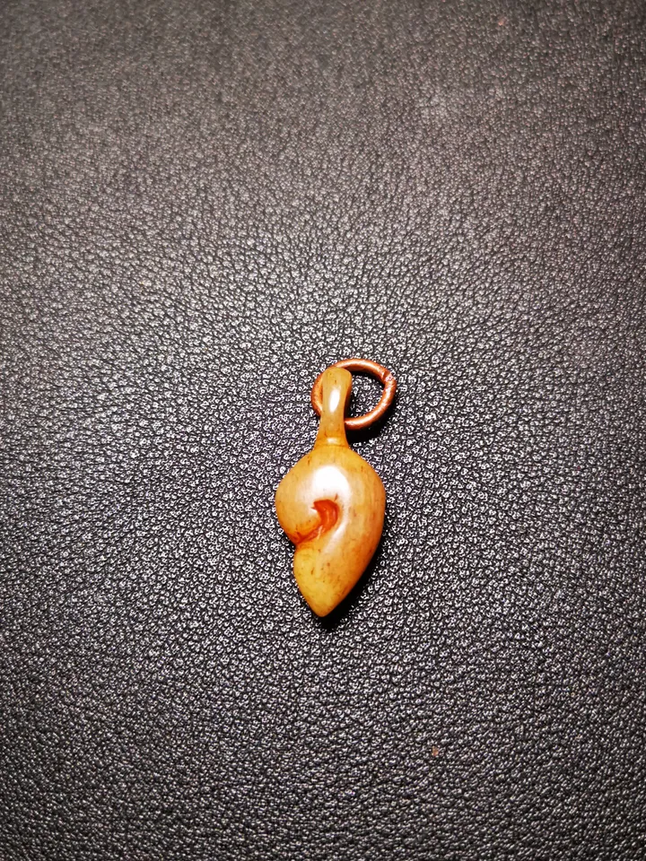 Gandhanra Tibetan Shankha Amulet,Yak Bone Carved Conch Bead Counter Clip Pendant for Mala, Prayer Bead Accessories