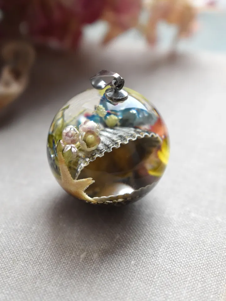 Shell with a pearl pendant. Sea pendant with shell, pearl and real flowers. Pinctada pendant.