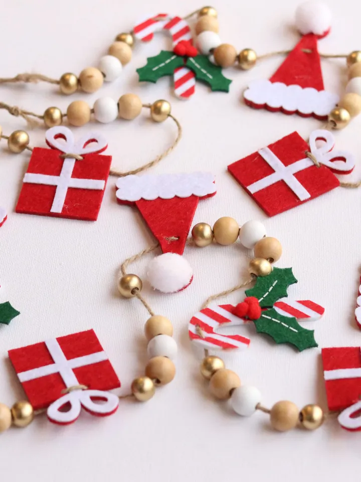 Christmas garland, Rustic home decor, felt bunting, Festive decoration