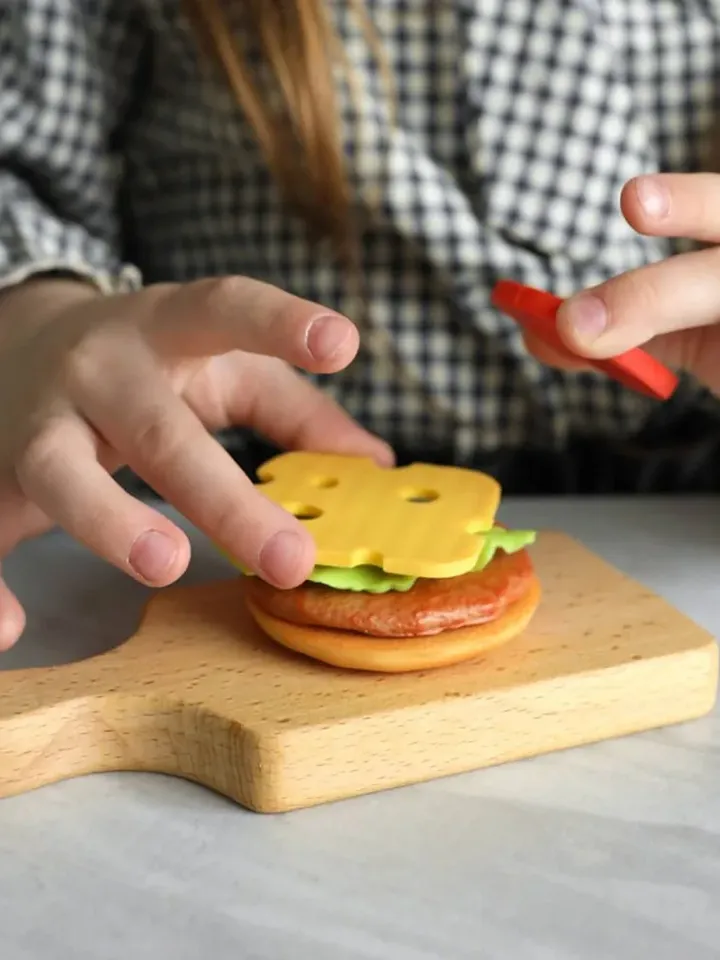 Set of Products for Children's Kitchen Hamburger 28 items
