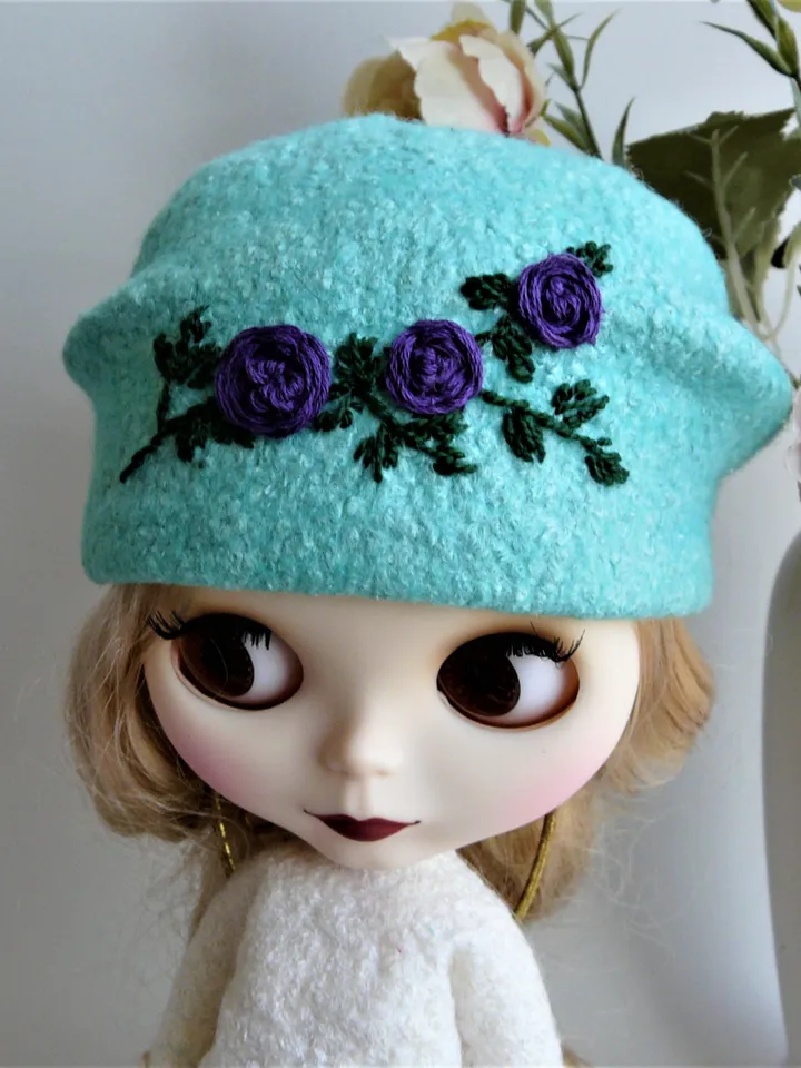Blythe hat with embroidery