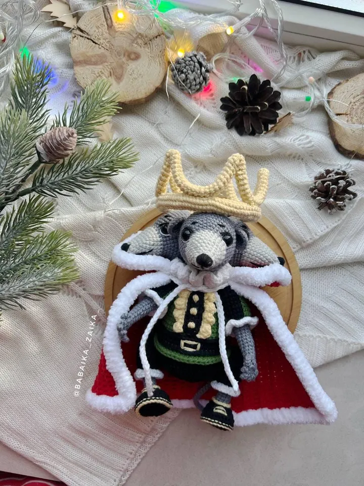 PDF Crochet Pattern Mouse King, Amigurumi Mouse, Christmas ornaments, Christmas Decor, Amigurumi Christmas, Rat Pattern