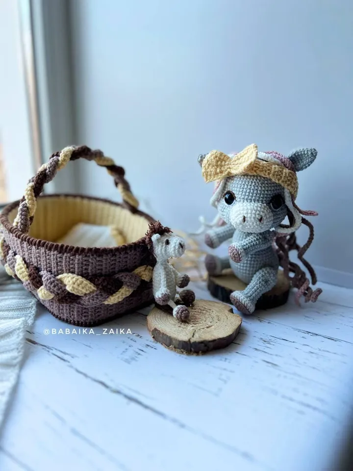 PDF Crochet Pattern Baby Horse in a Basket, Amigurumi horse pattern, Crochet horse, Cute horse, Animal pattern, Small Baby Toy Pattern