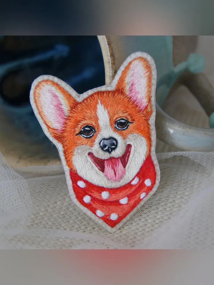 Corgi dog brooch.
Brooch-pin, artistic satin stitch.